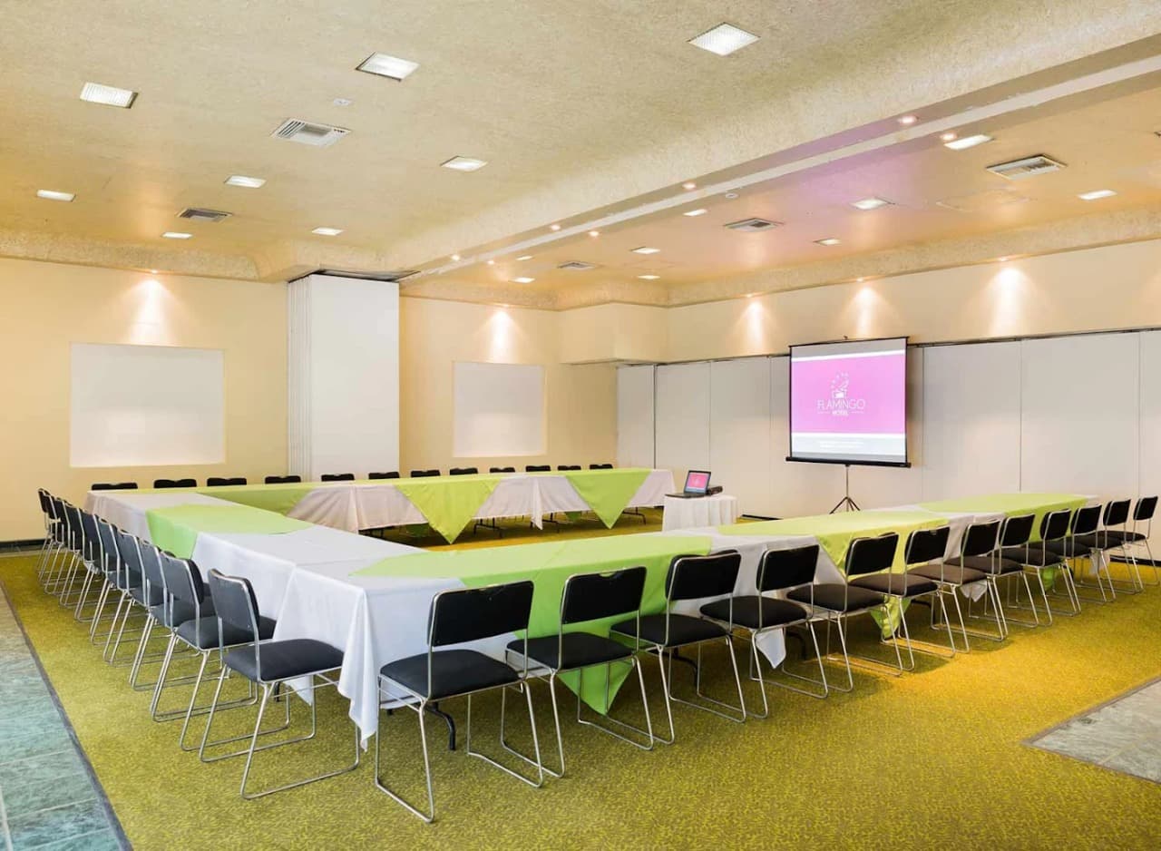 Salon Flamingo Garden