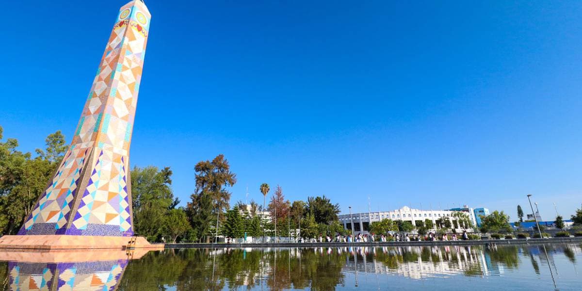 Irapuato más allá de las fresas: Patrimonio industrial y jardines secretos