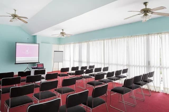 Salon Real Flamingo
